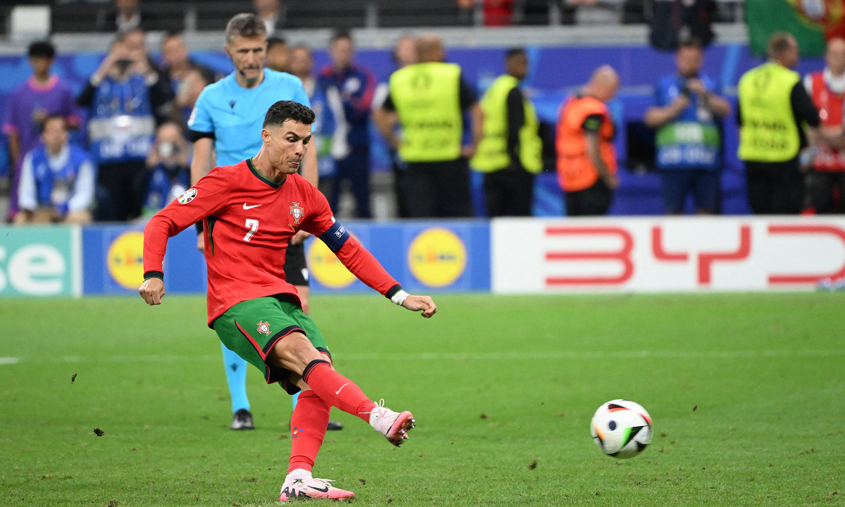 Cựu thủ quân Uruguay: ‘Ronaldo có thể vô địch World Cup 2026 nhờ sự hỗ trợ từ trọng tài’ - hình ảnh - x88beta.com