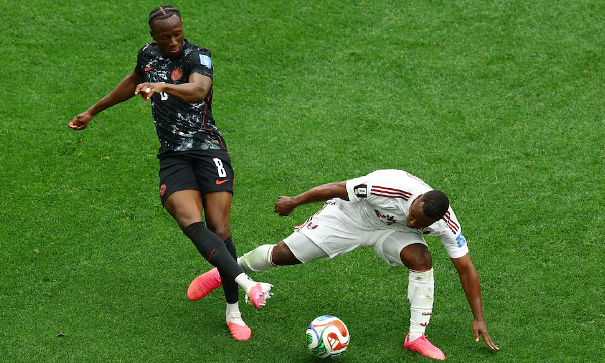 FIFA phạt nặng cầu thủ Qatar làm gãy chân tiền vệ Canada tại World Cup 2026 - hình ảnh - x88beta.com