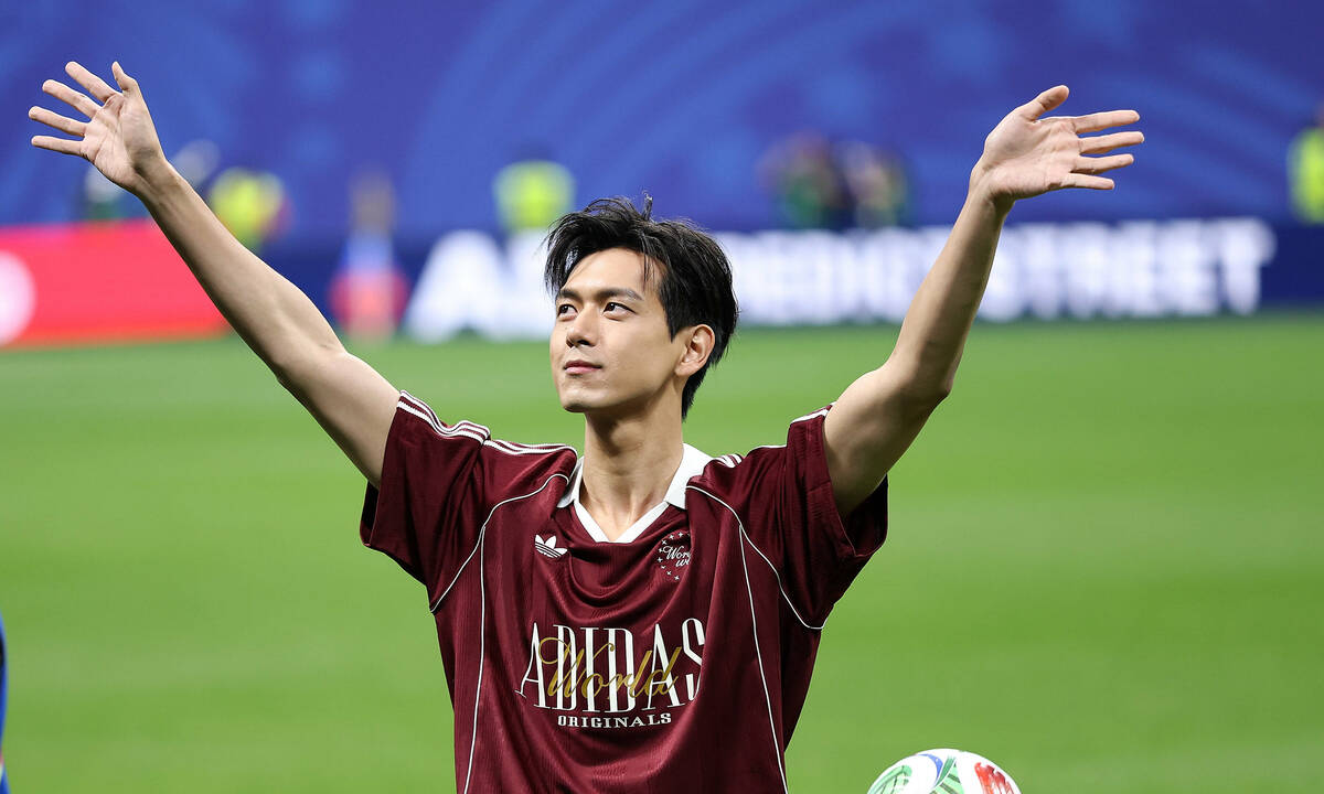 Tài tử Lý Hiện gây sốt trên sân bóng World Cup: góc nhìn mới cho người chơi Việt - hình ảnh - x88beta.com Tài tử Lý Hiện gây sốt trên sân bóng World Cup: góc nhìn mới cho người chơi Việt - hình ảnh - x88beta.com