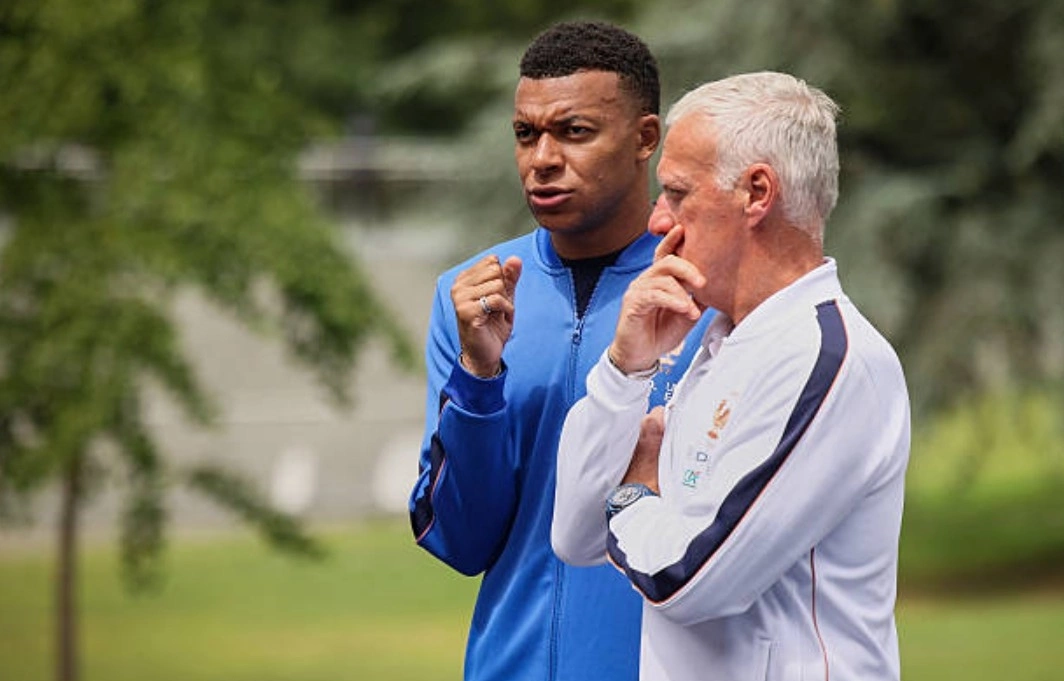 Deschamps: ‘Nhiều HLV cũng ngốc như tôi khi xếp Mbappe đá trung phong’ - hình ảnh - x88beta.com Deschamps: ‘Nhiều HLV cũng ngốc như tôi khi xếp Mbappe đá trung phong’ - hình ảnh - x88beta.com