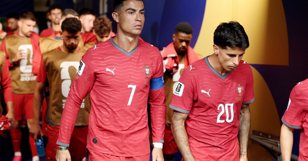 ‘Fan cuồng’ Ronaldo trút giận lên đồng đội sau trận hòa Congo - hình ảnh - x88beta.com ‘Fan cuồng’ Ronaldo trút giận lên đồng đội sau trận hòa Congo - hình ảnh - x88beta.com