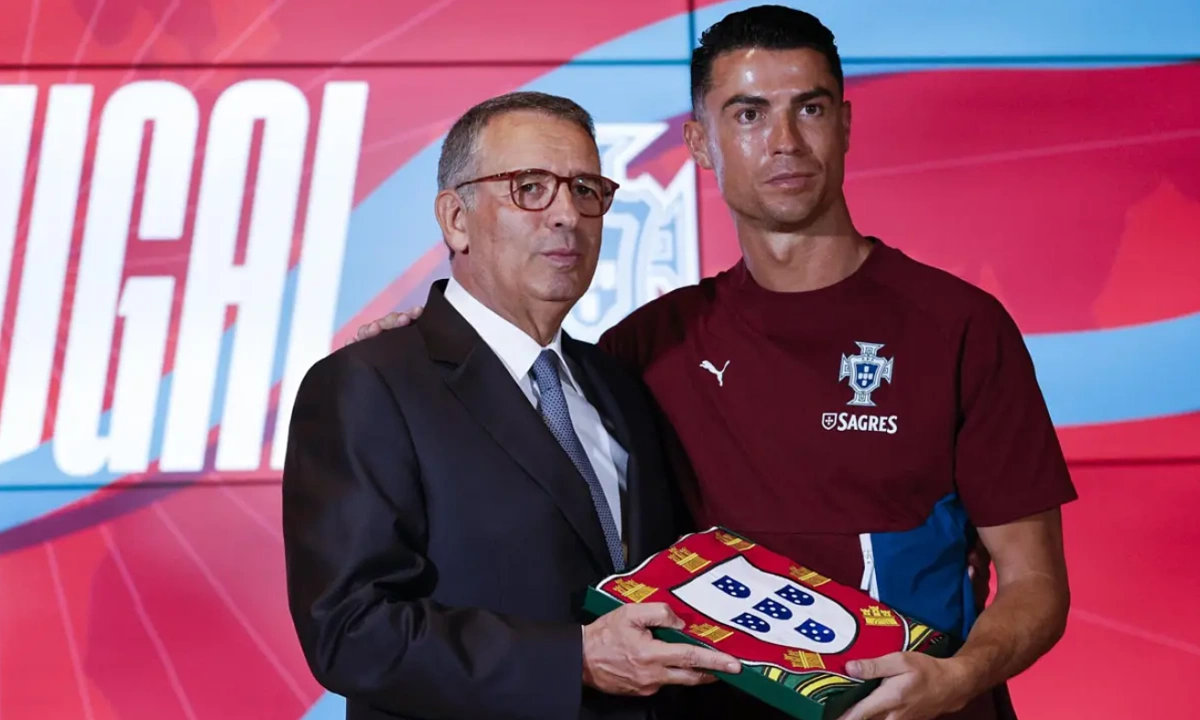 X88 chính thức: Ronaldo nhận quốc kỳ từ Tổng thống, quyết tâm chinh phục World Cup 2026 - hình ảnh - x88beta.com X88 chính thức: Ronaldo nhận quốc kỳ từ Tổng thống, quyết tâm chinh phục World Cup 2026 - hình ảnh - x88beta.com