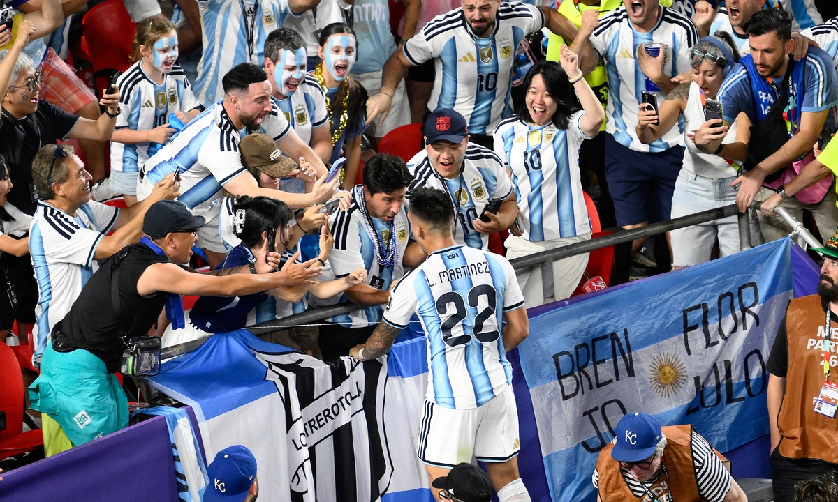 Báo Anh đặt dấu hỏi về việc tiền đạo Argentina thoát thẻ đỏ: góc nhìn mới cho người chơi Việt - hình ảnh - x88beta.com Báo Anh đặt dấu hỏi về việc tiền đạo Argentina thoát thẻ đỏ: góc nhìn mới cho người chơi Việt - hình ảnh - x88beta.com